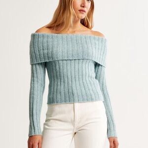 Off-Shoulder Blue Sweater Abercrombie Size S